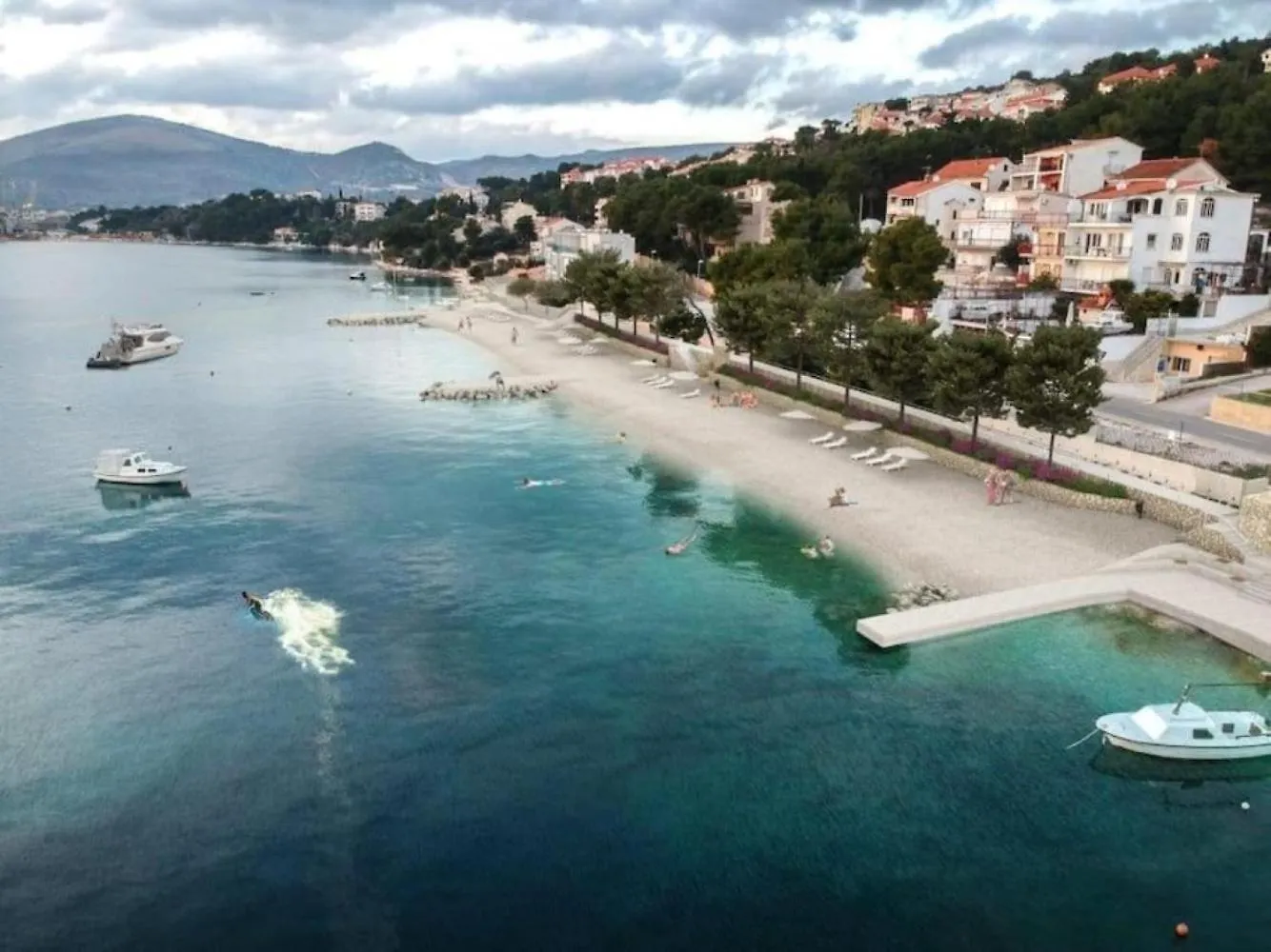 Apartment Lovely 1-Bedroom Apt W/ Seaview + Free Parking Trogir